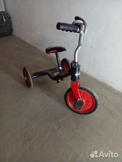 Финский трехколесный металический велосипед