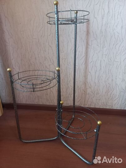 Подставка под цветы металлическая