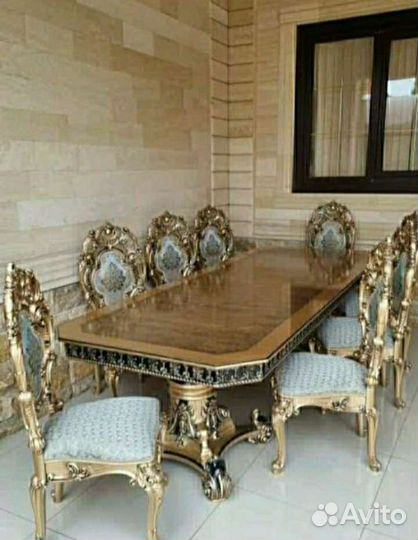 Стол и стулья