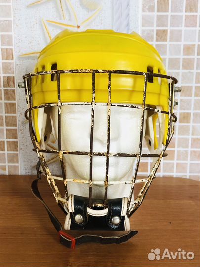 Советский хоккей. Шлемы, шайбы. СССР