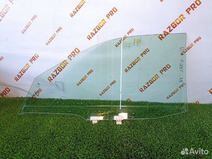 Стекло двери опускное переднее правое Nissan