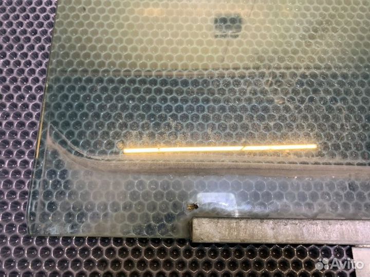 Стекло двери прав. перед. Mercedes-Benz G350