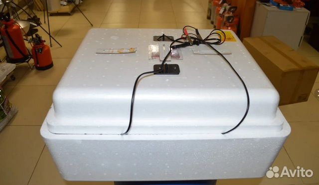 Инкубатор Несушка до 63 яиц с вентилятором 220/12в