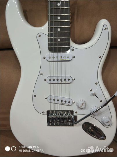 Электро гитара Fender Stratocaster Blond