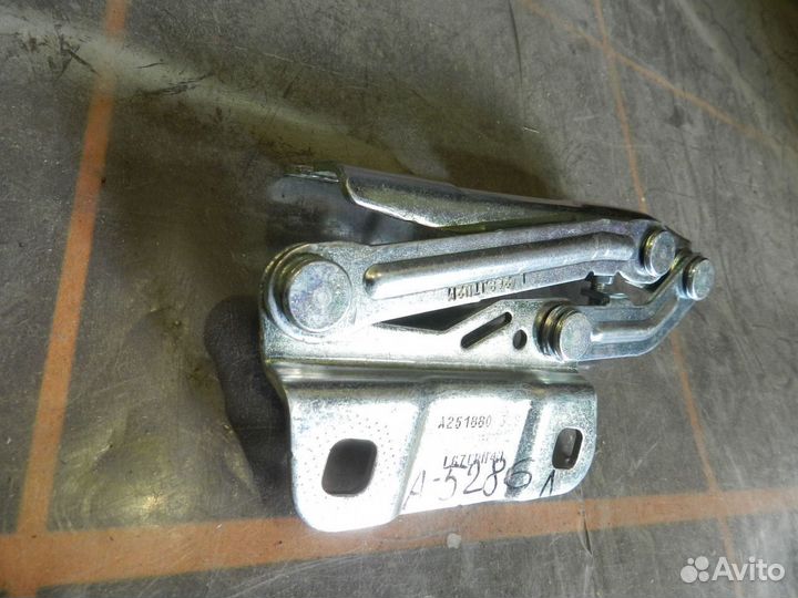 Петля капота левая - Mercedes-Benz GL-klasse X164