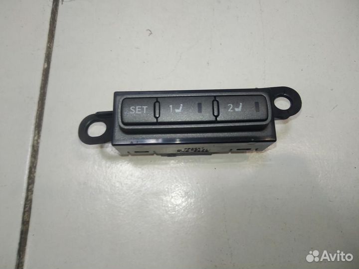Кнопка памяти сидений Infiniti Q50 V37