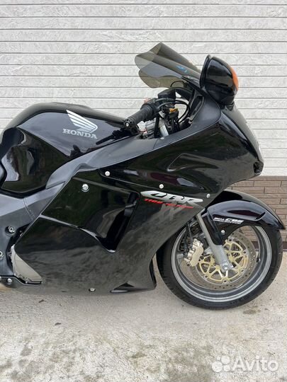 Продам Honda CBR1100XX Super Blackbird 2001