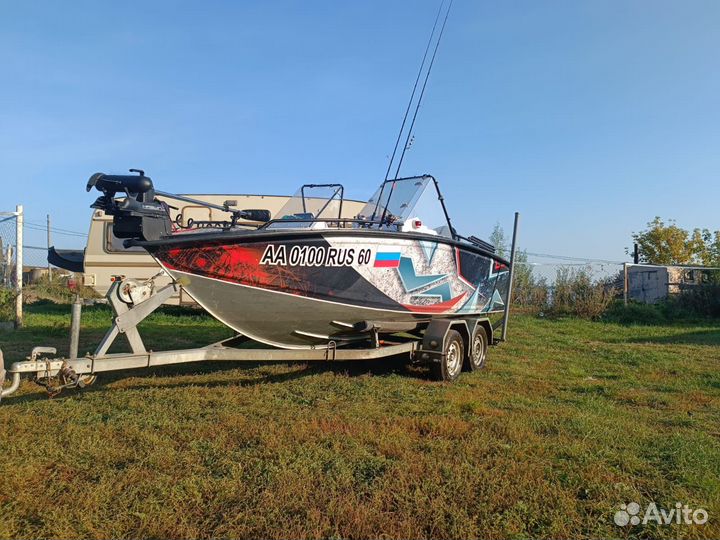 Катер UMS 520DSL