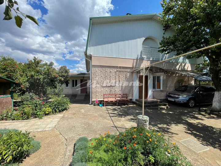 Дом 180 м² на участке 18,8 сот.