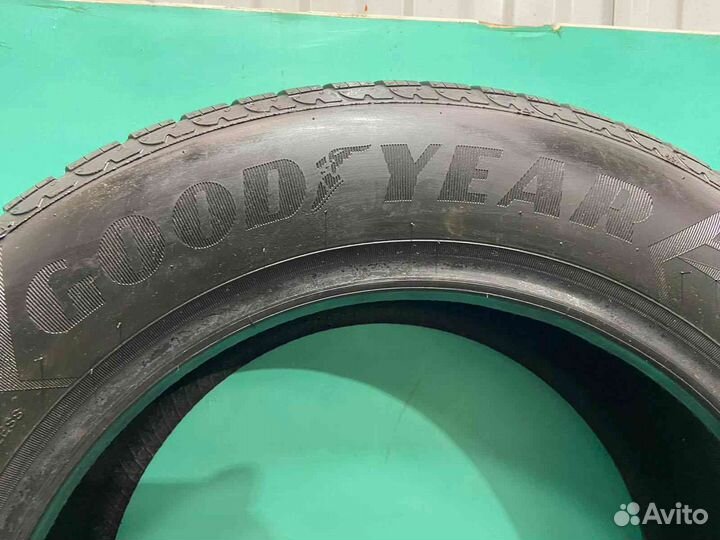 Goodyear UltraGrip 8 205/65 R16