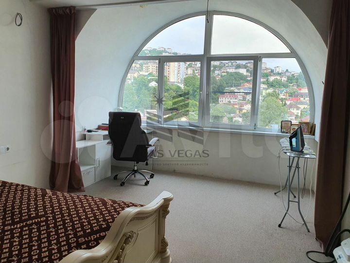 3-к. квартира, 140 м², 10/10 эт.