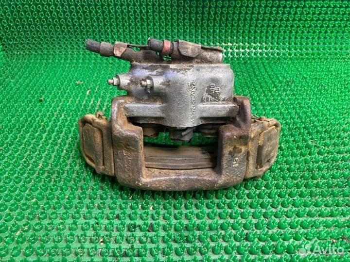 Суппорт передний правый Лада Нива 2004