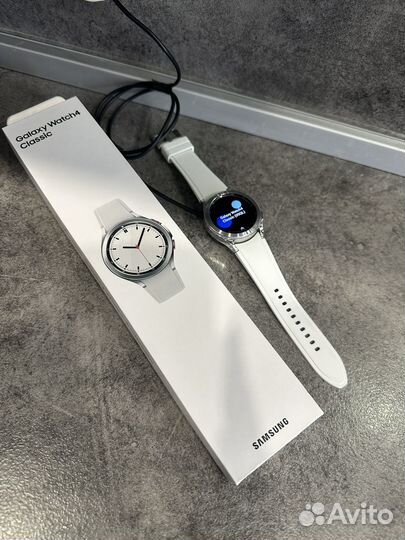 Смарт-часы Samsung Galaxy Watch4 Classic 42mm