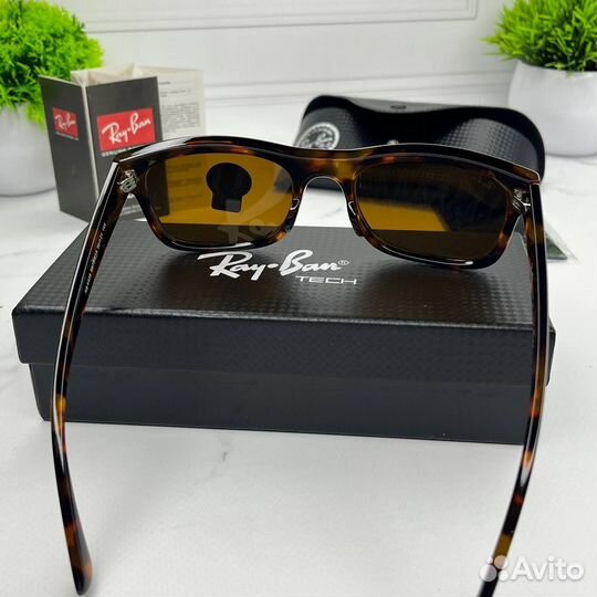 Солнцезащитные очки Ray Ban новинка