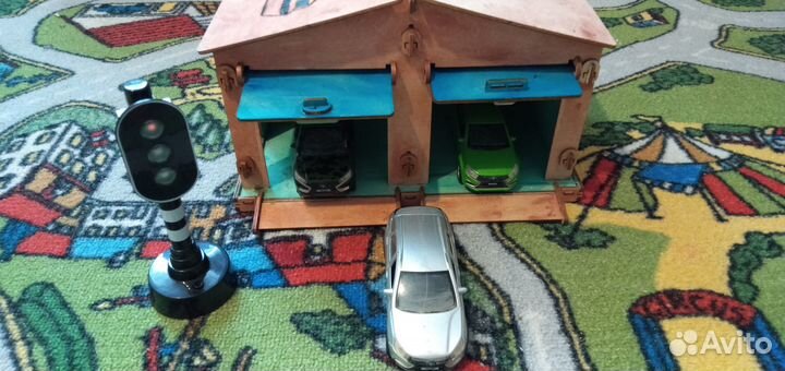 Гараж с машинками