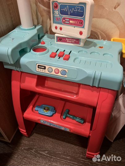 Продам детский столик для красоты, 