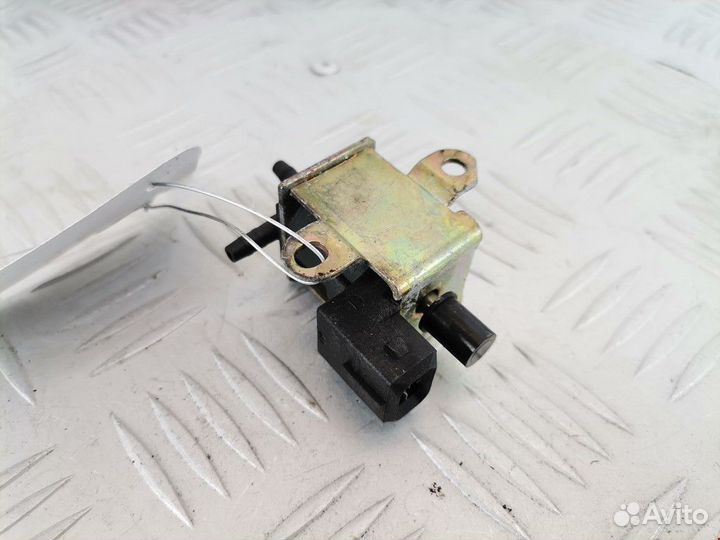 Клапан вакуумного управления Audi A6 4B/C5 2000