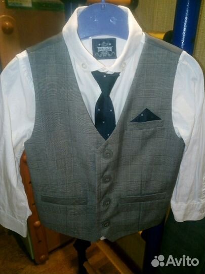 Костюм. Брюки,рубашка,жилет и галстук next