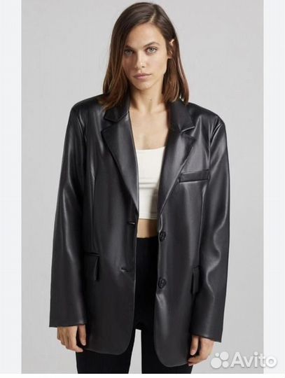 Кожаный пиджак bershka