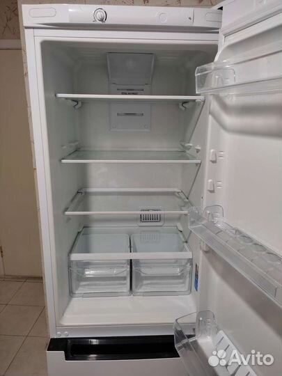 Холодильник No Frost. Indesit