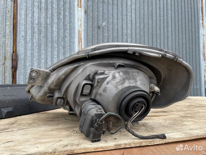 Фара правая renault trafic 2001-2006