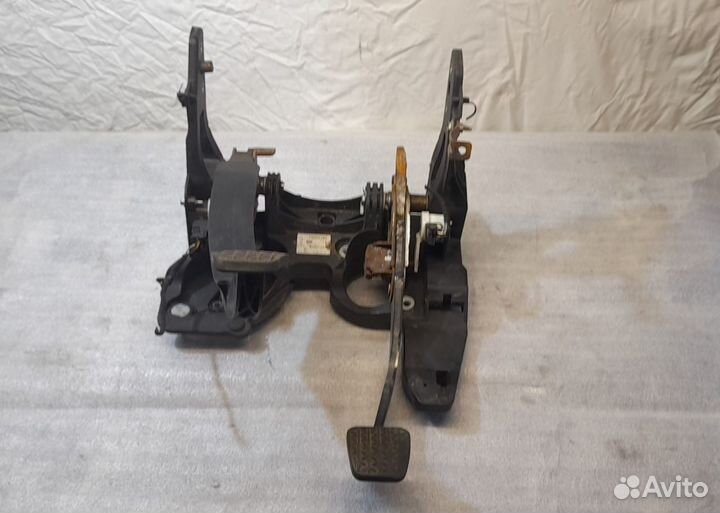 Педальный узел Opel Astra J универсал A16XER 2011