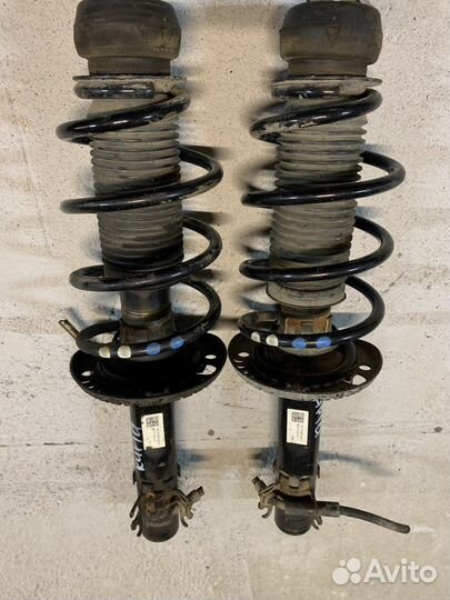 Амортизатор передний Skoda Rapid