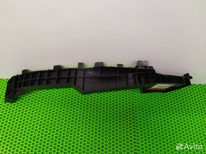 Кронштейн фары передний правый Honda Accord X