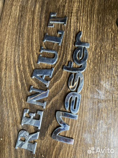 Шильдик Renault master