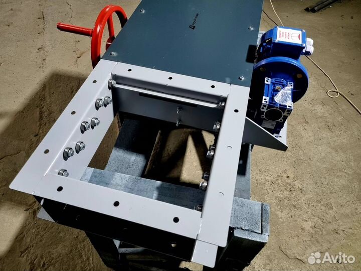 Задвижка реечная с электроприводом 300х300