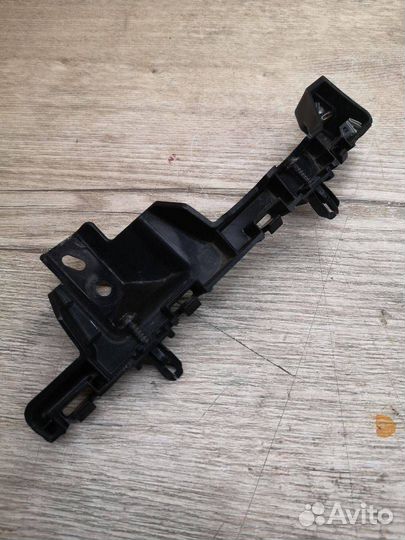 Крепления (кронштейн ) крыла прав. Chevrolet 3