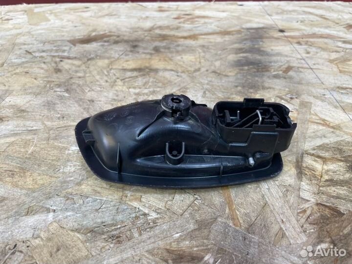 Внутренняя ручка двери левая LADA X-Ray