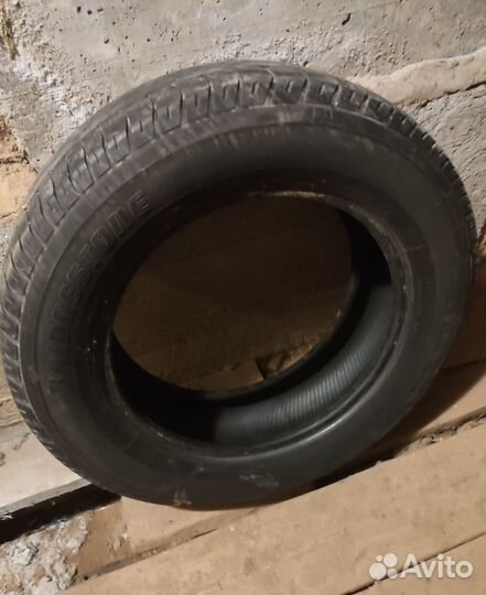 Bridgestone Dueler H/T D687 225/65 R17
