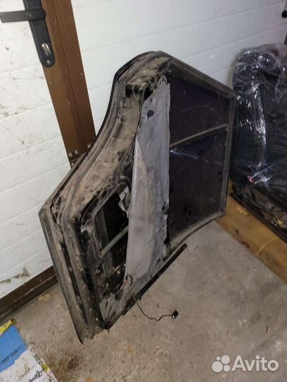 Задняя дверь на Мерседес универсал 124