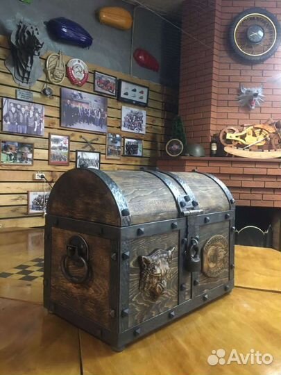 Сундук старинный