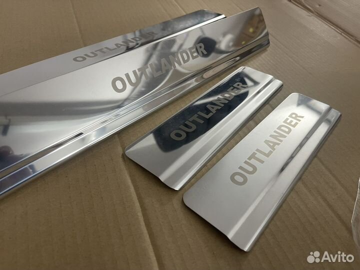 Накладки на пороги Mitsubishi Outlander 2013-2021