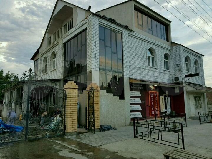 Коттедж 330 м² на участке 4,5 сот.