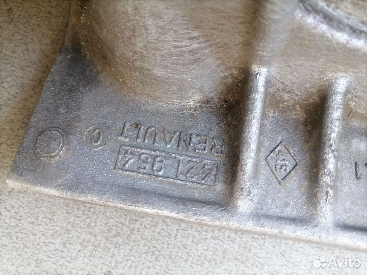 Кронштейн двигателя правый K4M для Renault Scenic