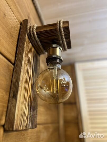 Светильник из дерева