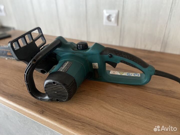 Пила электрическая makita UC 4020A