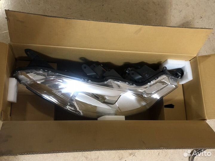 Citroen C-Crosser Фара Xenon