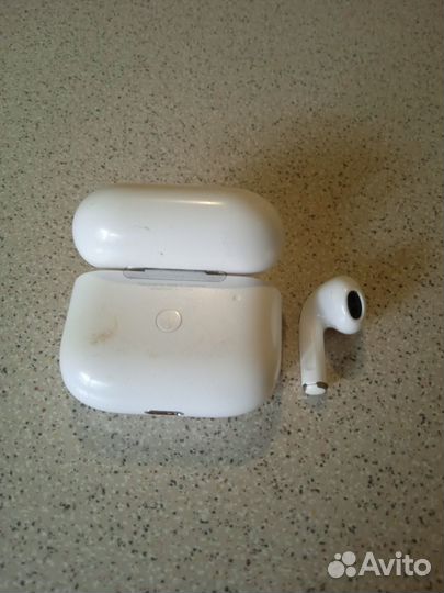 Беспроводные наушники один правый