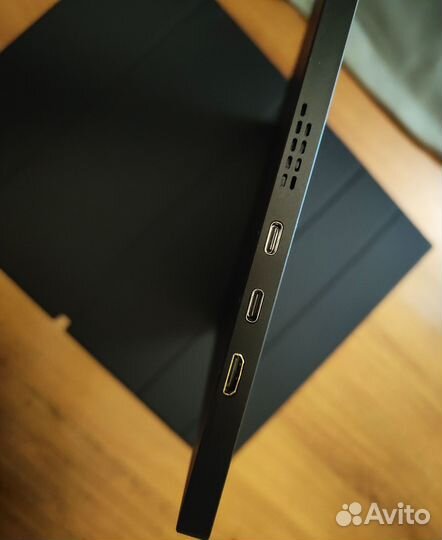 Портативный монитор 16