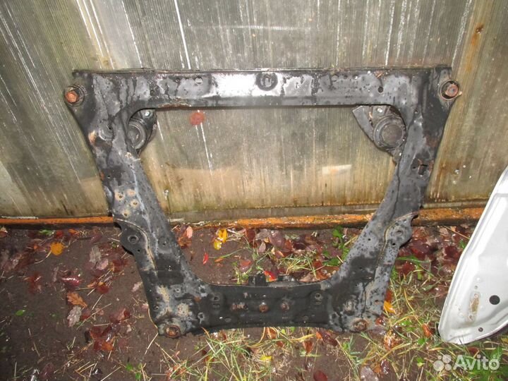 Подрамник Nissan Leaf в наличии без дефектов