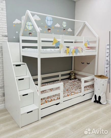 Кровать- домик двухьярусная