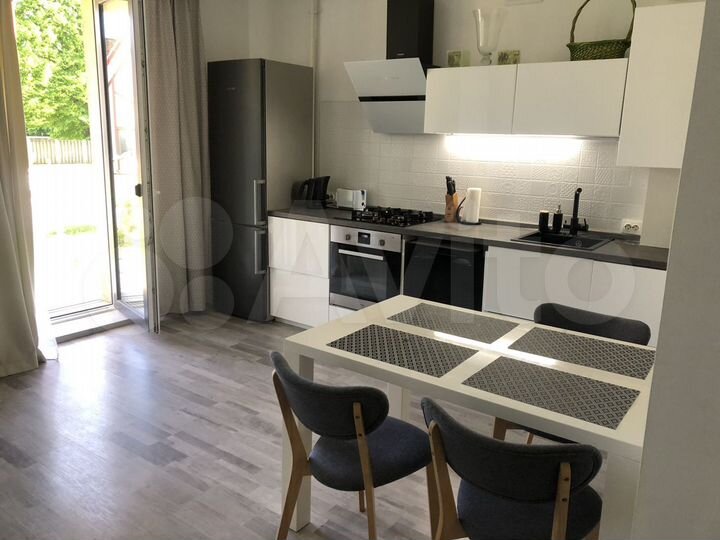 2-к. квартира, 62 м², 1/3 эт.