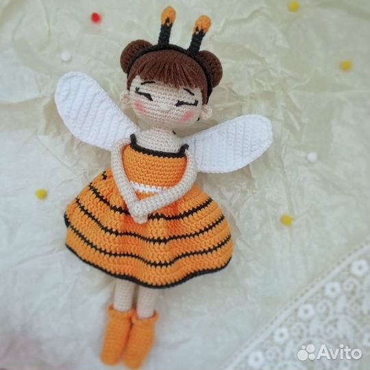 Вязаная кукла-пчелка