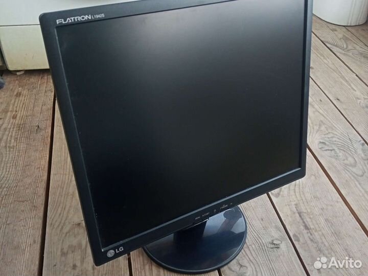 Монитор LG flatron L1942S