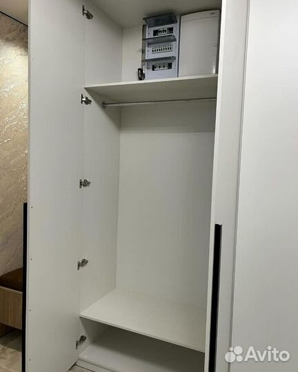 Прихожая со шкафом