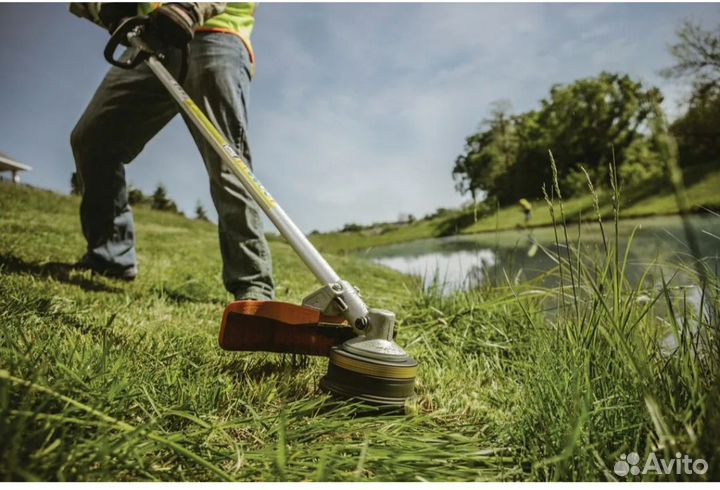 Покос травы триммером